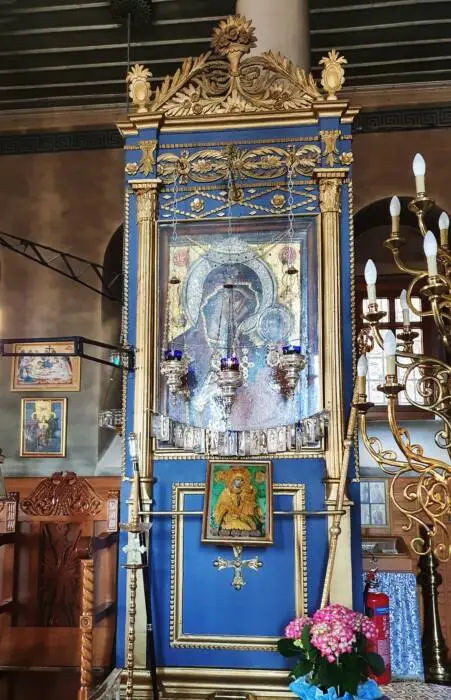 ΝΑΟΣ ΑΦΙΕΡΩΜΕΝΟΣ ΣΤΟΝ ΑΚΑΘΙΣΤΟ  ΥΜΝΟ